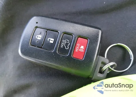 2018 Toyota Highlander Se/Xle z USA, uszkodzony, nr VIN 5TDJZRFH3JS546947